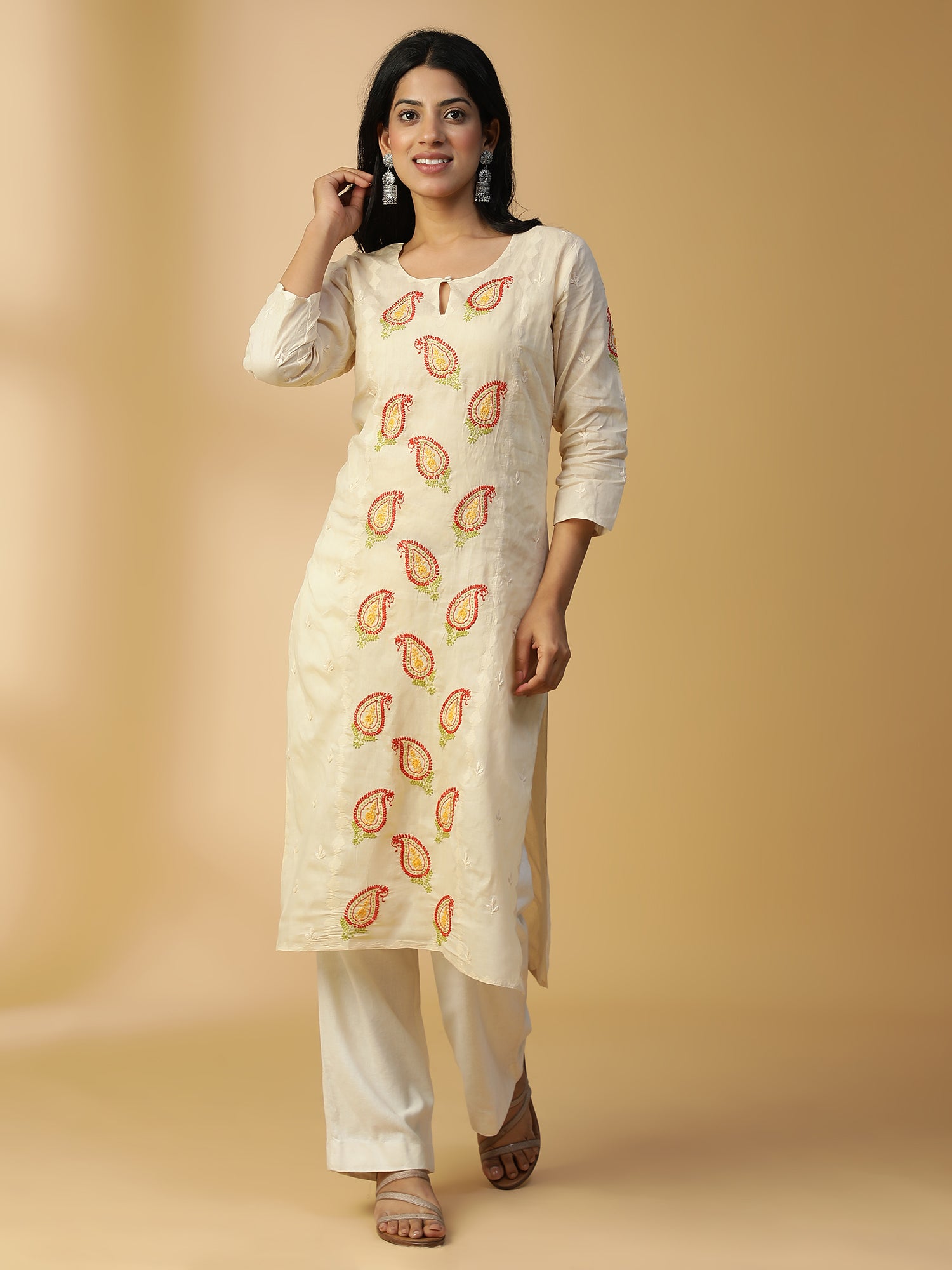 Hand Embroidered Beige Cotton Lucknowi Chikankari Straight Kurta With Appliqué Work Detailing CH0003