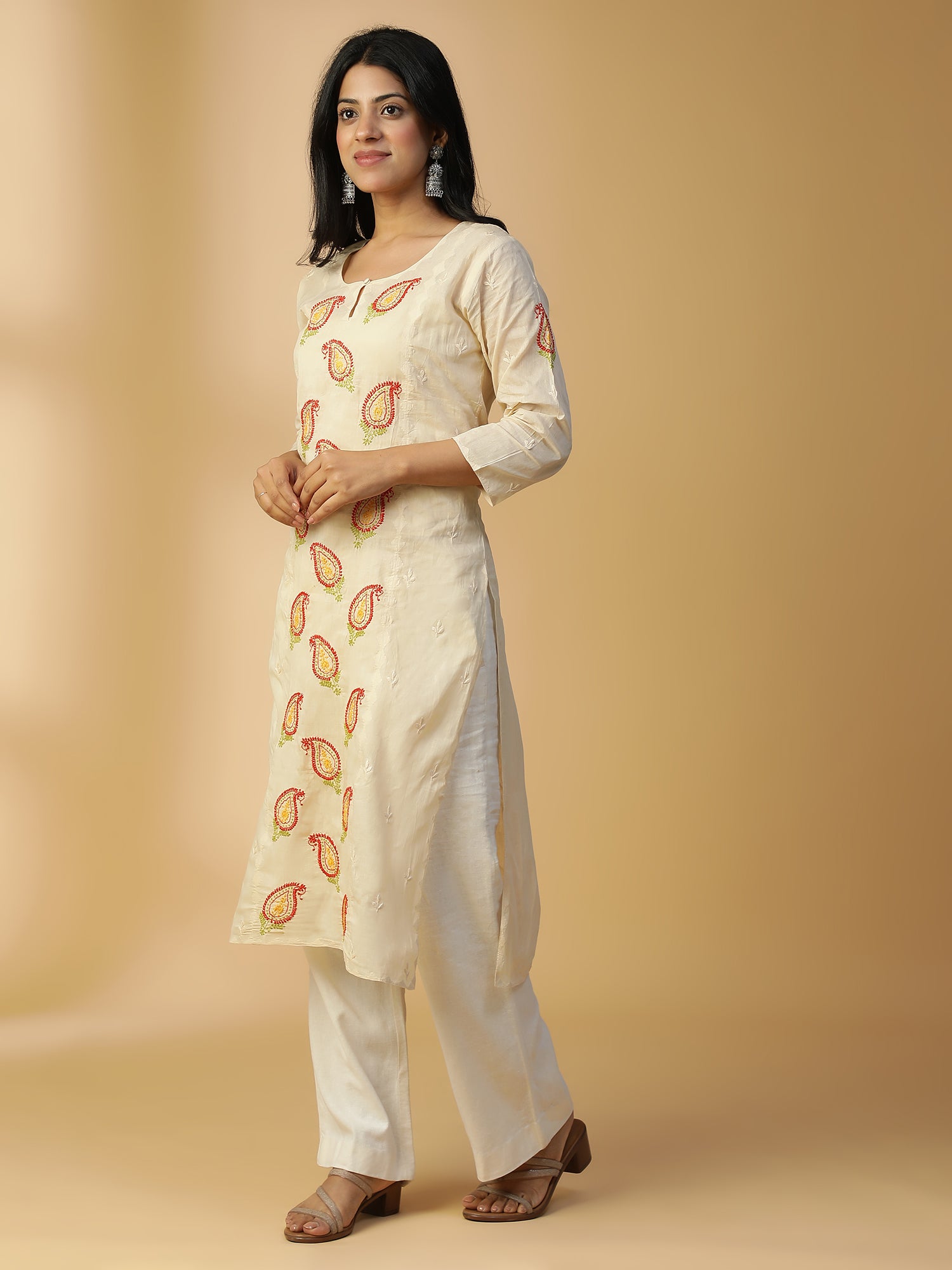 Hand Embroidered Beige Cotton Lucknowi Chikankari Straight Kurta With Appliqué Work Detailing CH0003