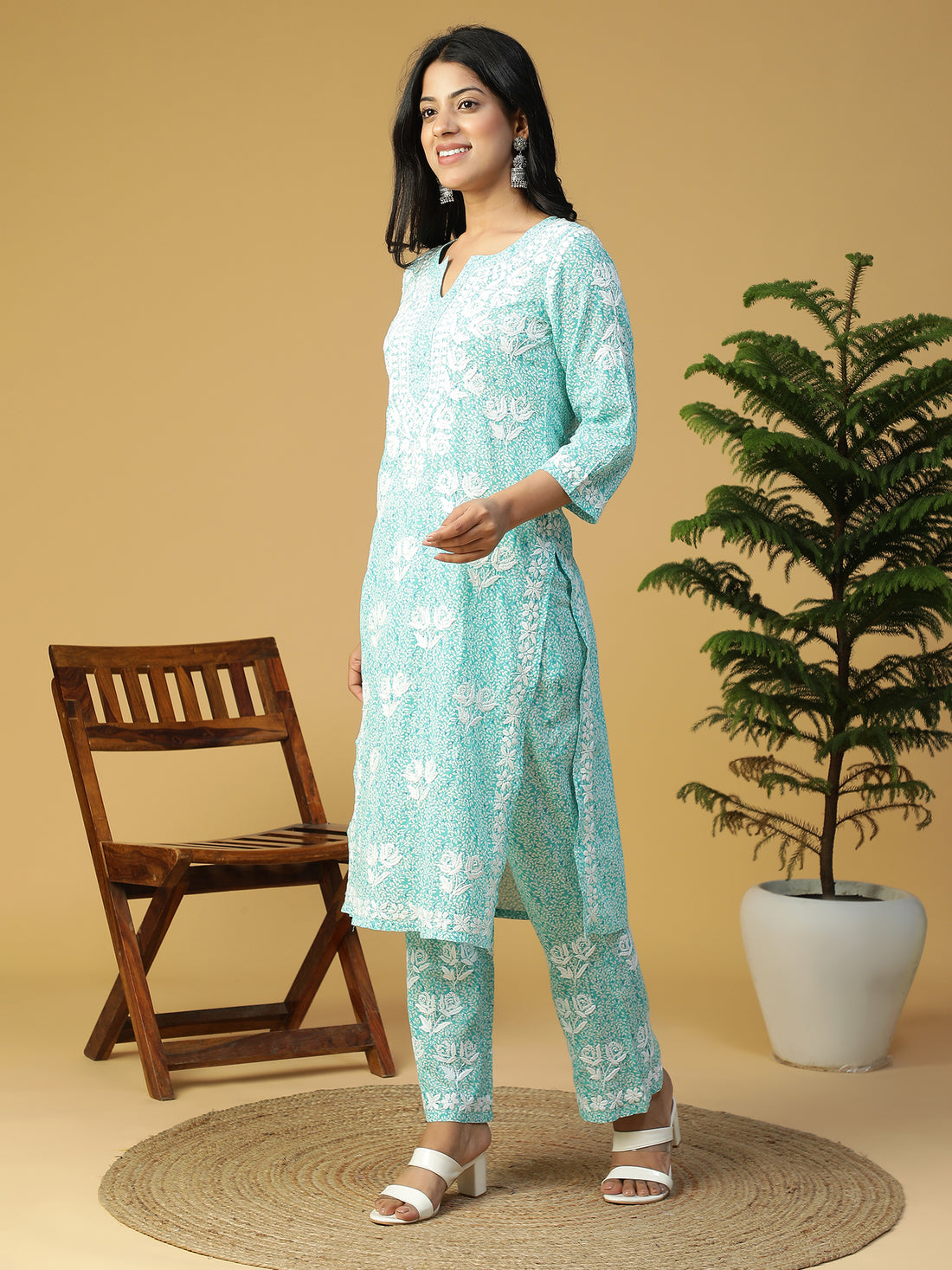 Hand Embroidered Turquoise Printed Mul Cotton Lucknowi Chikankari Straight Kurta With Pants CH0172