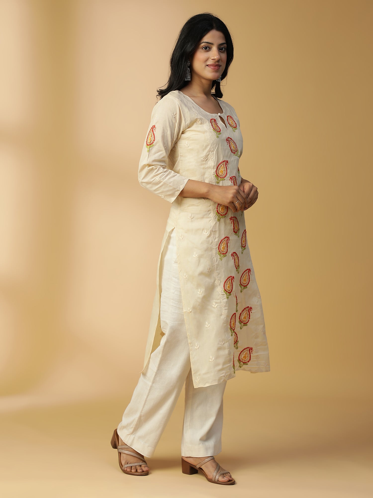 Hand Embroidered Beige Cotton Lucknowi Chikankari Straight Kurta With Appliqué Work Detailing CH0003