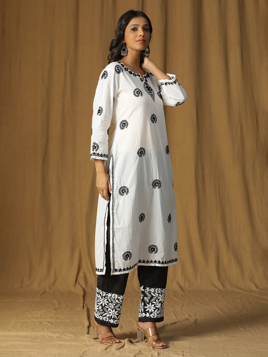 Lucknawi Chikankari white Cotton Kurta with black Chikankari