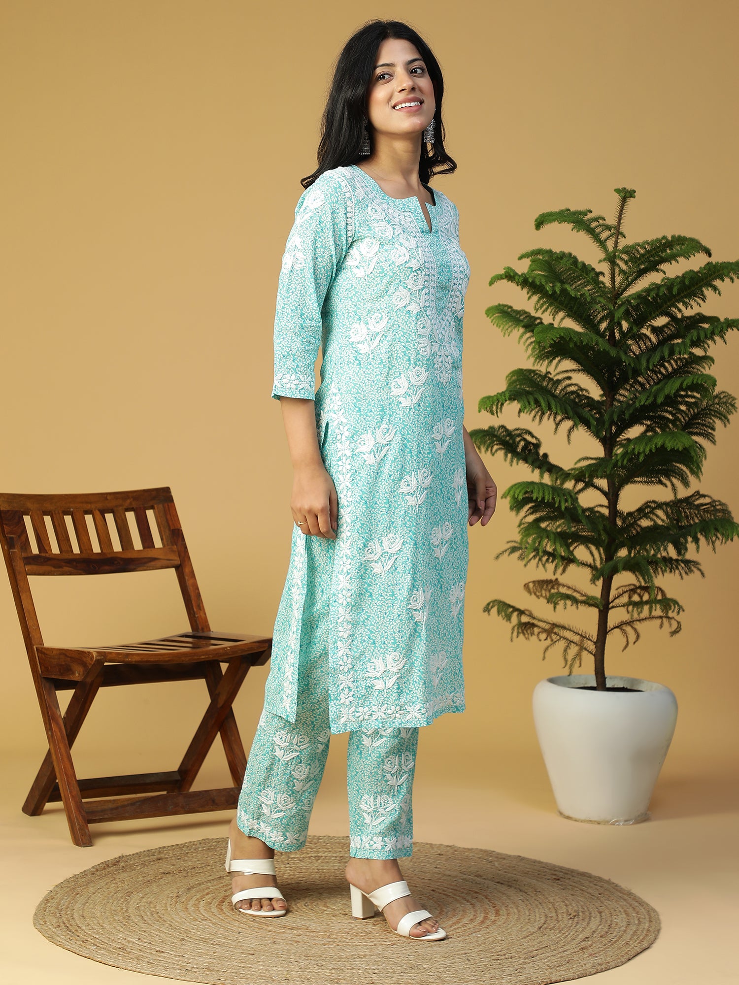 Hand Embroidered Turquoise Printed Mul Cotton Lucknowi Chikankari Straight Kurta With Pants CH0172