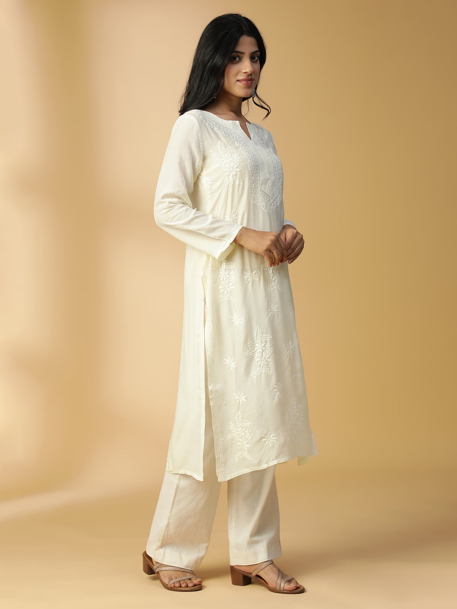 Hand Embroidered Lucknow Chikankari Straight Light Beige Muslin Kurta CH0170