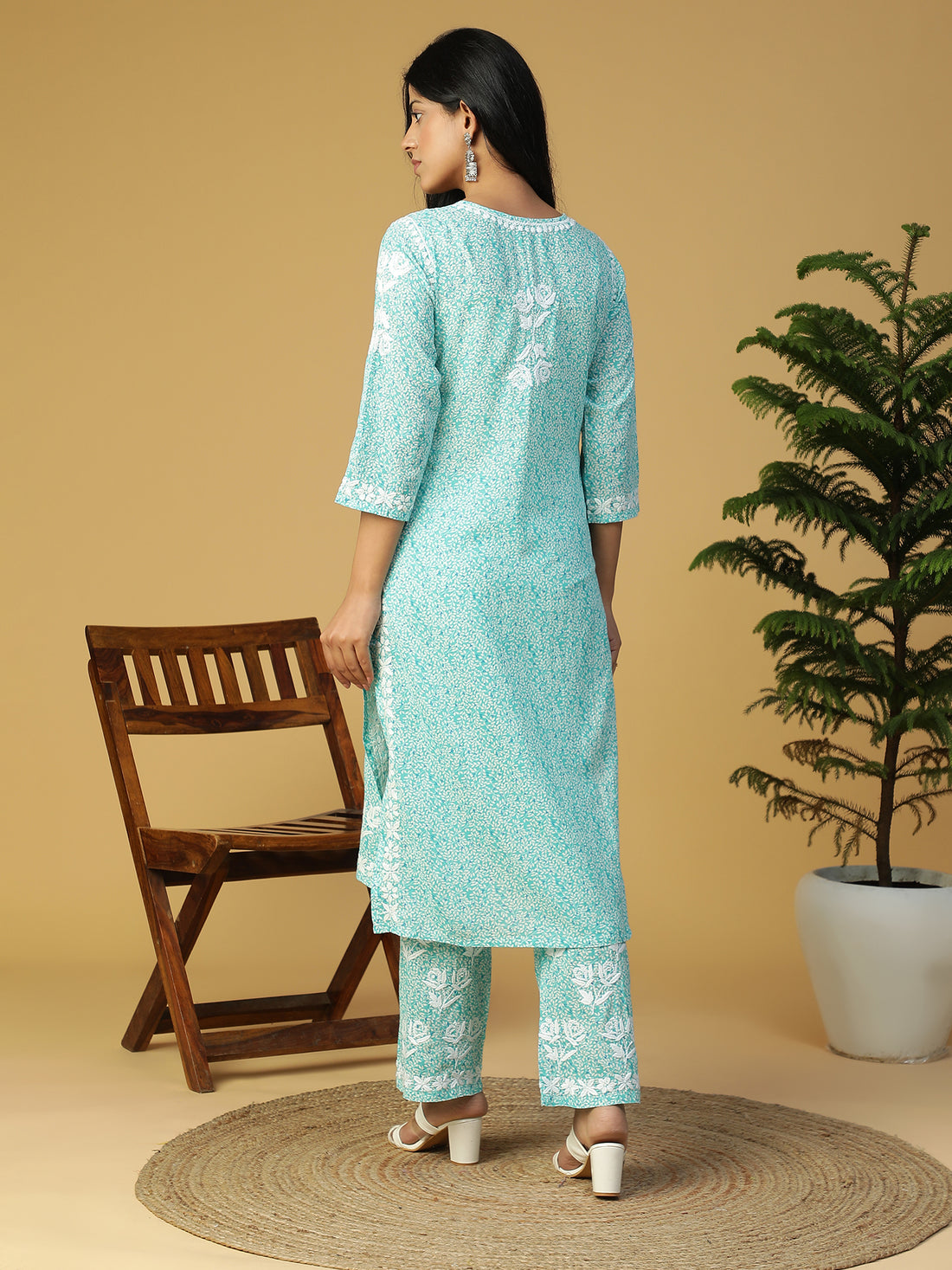 Hand Embroidered Turquoise Printed Mul Cotton Lucknowi Chikankari Straight Kurta With Pants CH0172