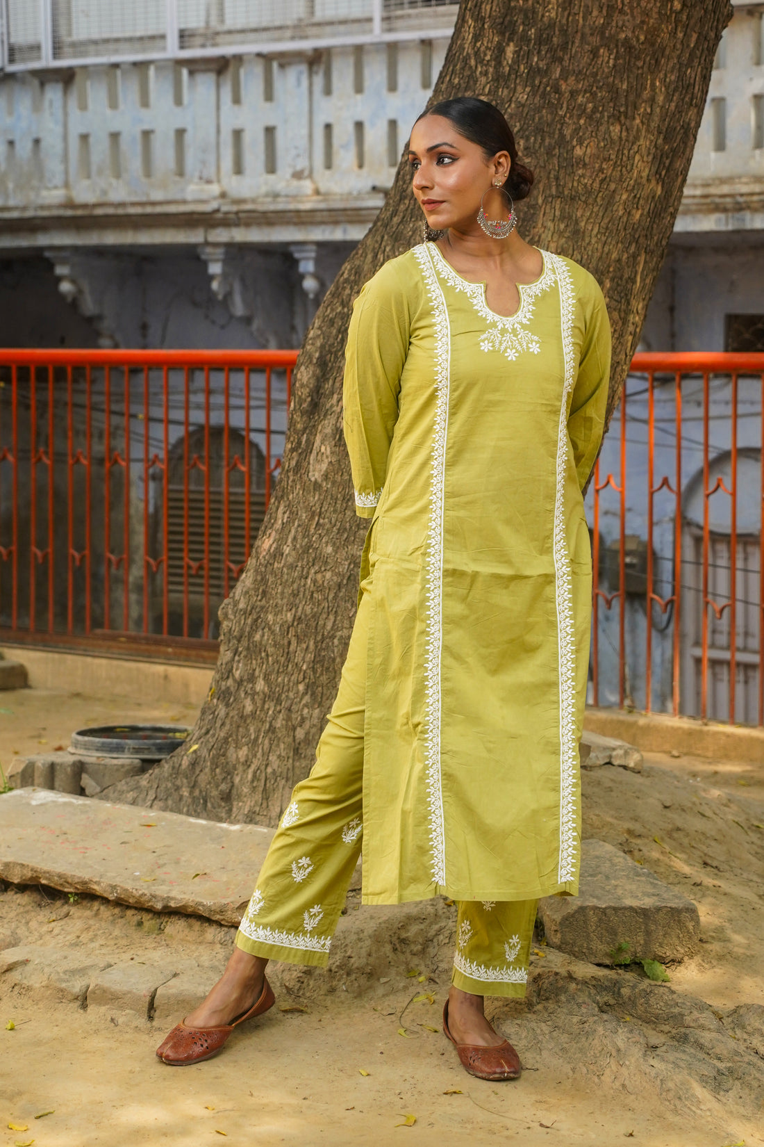 Soft and Comfortable Cotton Lucknow Chikankari Kurta Set in Olive Green