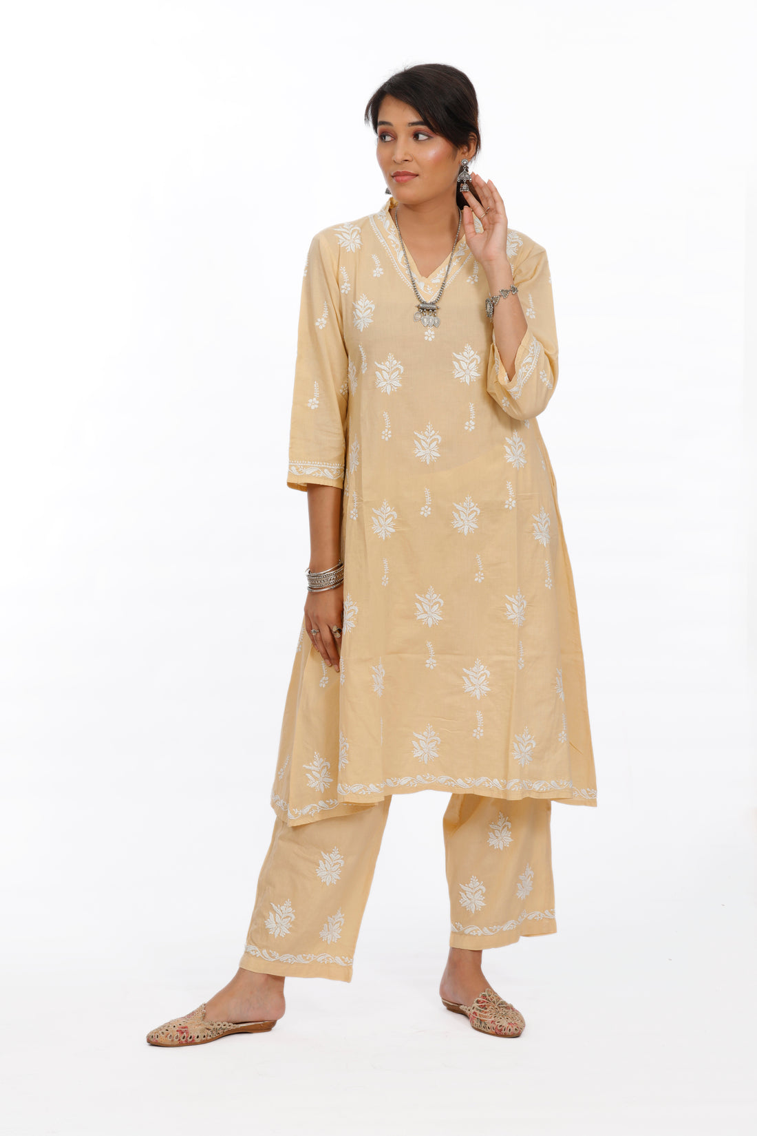 CHIKANKARI OVERLAP V-NECK KURTA SET