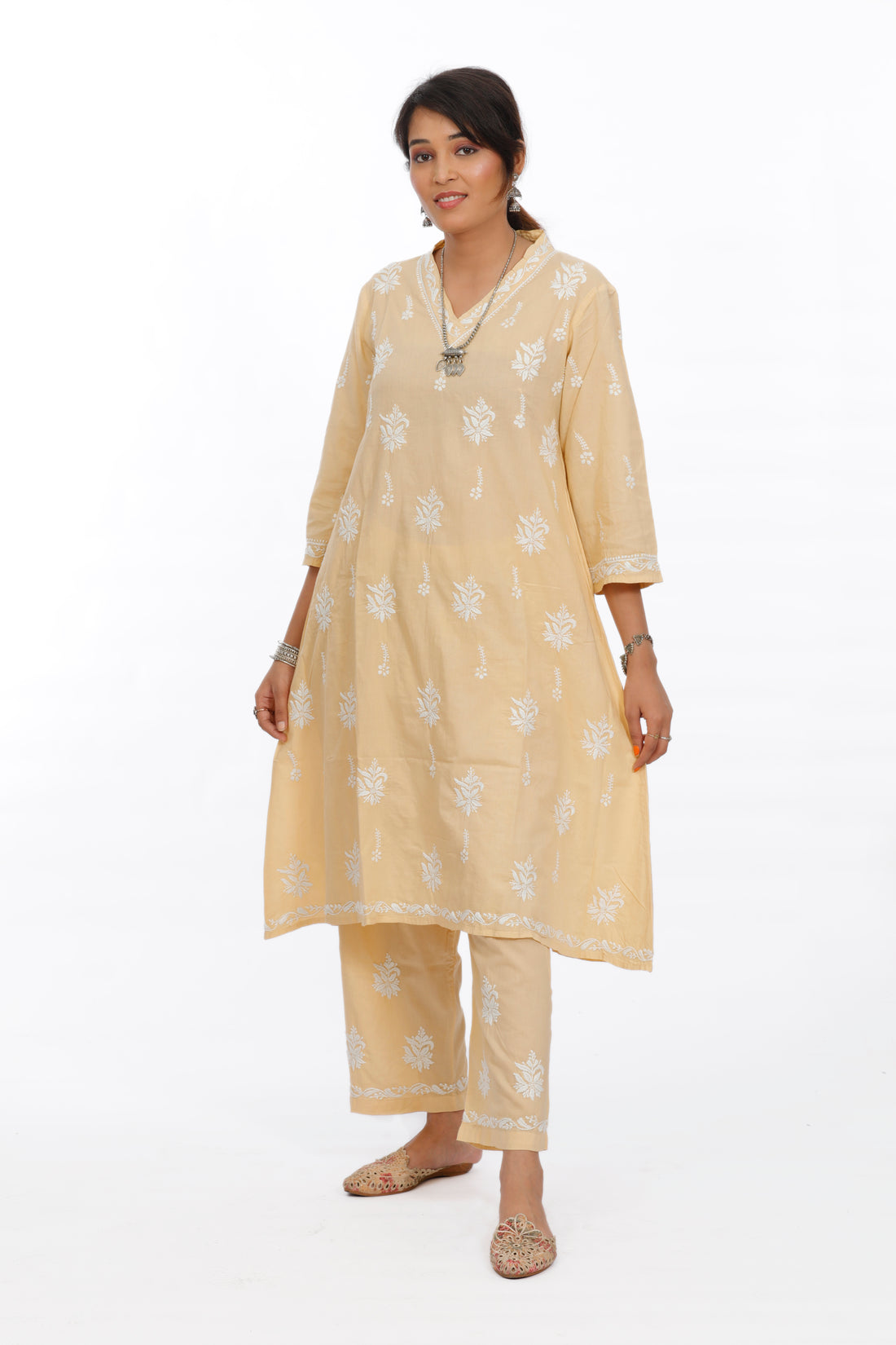 CHIKANKARI OVERLAP V-NECK KURTA SET