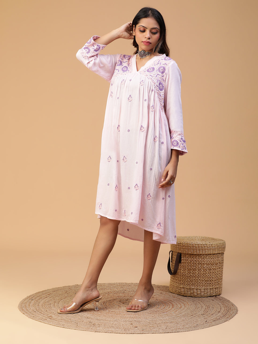 CHIKANKARI OVERLAP V-NECK GATHER PINK KURTA