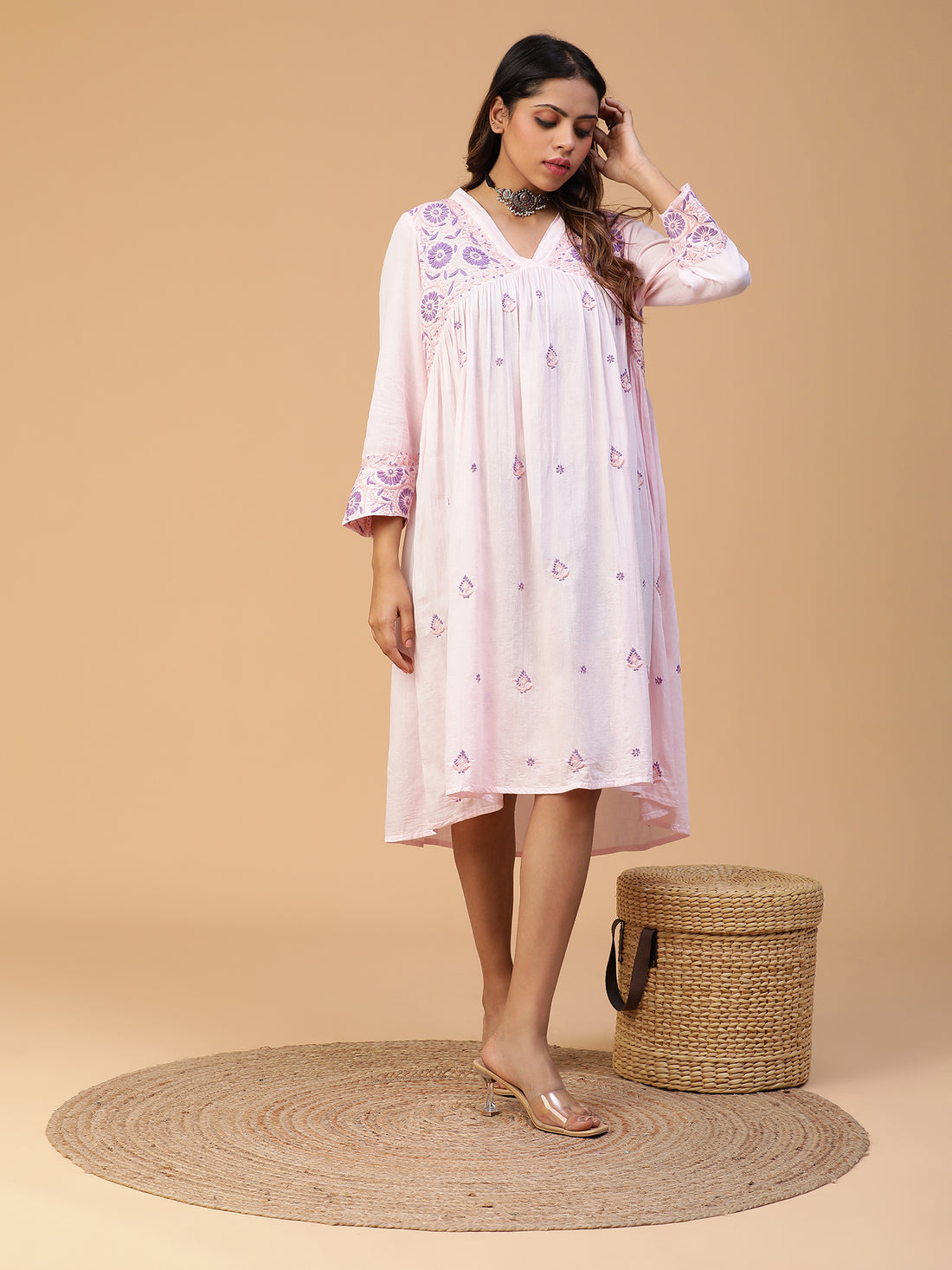 CHIKANKARI OVERLAP V-NECK GATHER PINK KURTA