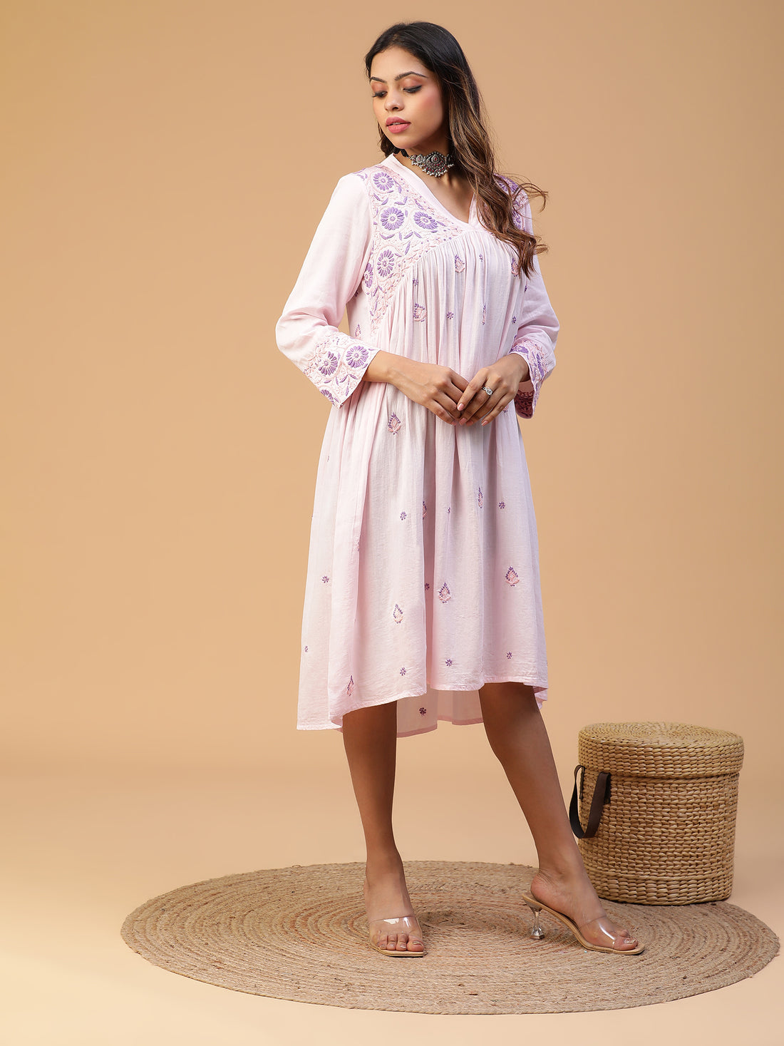 CHIKANKARI OVERLAP V-NECK GATHER PINK KURTA