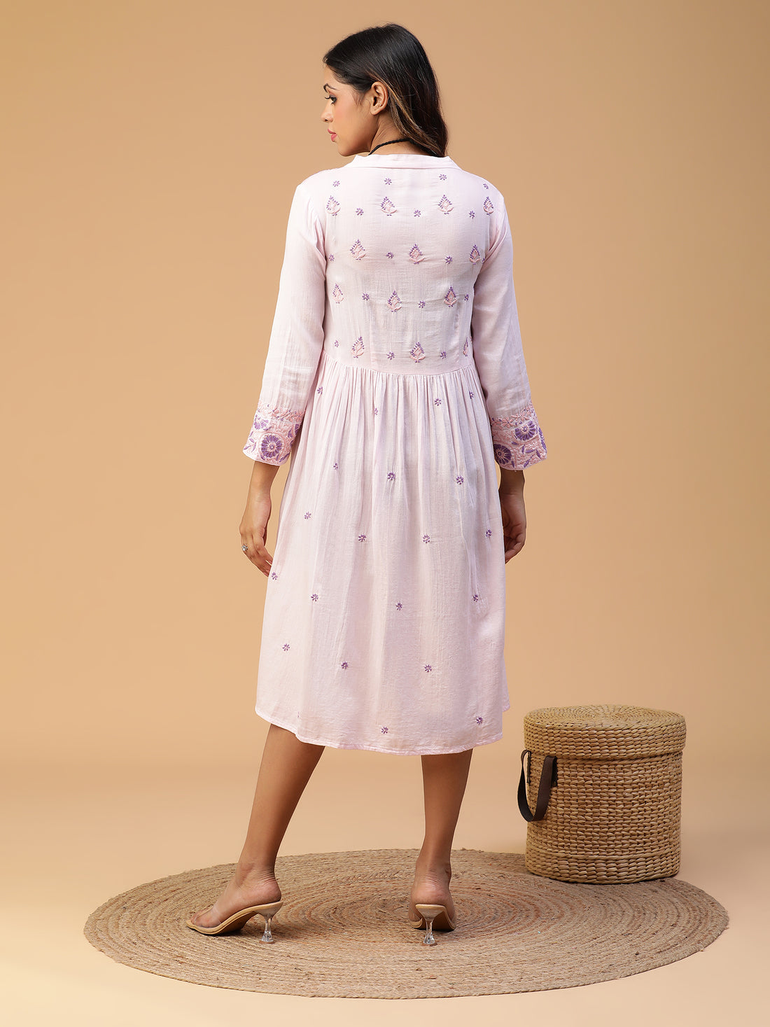 CHIKANKARI OVERLAP V-NECK GATHER PINK KURTA